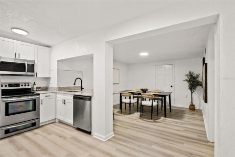 Villa ou maison à vendre à Tampa, Floride: 4 chambres, 138.33 m2 № 2138100 - photo 12