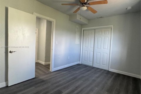 House in Miami, Florida 4 bedrooms, 390.75 sq.m. № 1892488 - photo 22