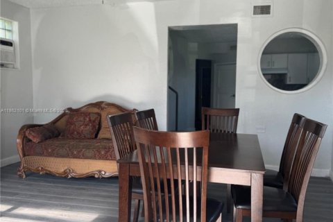 House in Miami, Florida 4 bedrooms, 390.75 sq.m. № 1892488 - photo 3