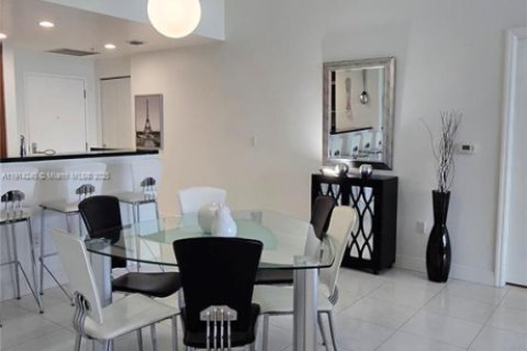 Condo in North Bay Village, Florida, 3 bedrooms  № 1970115 - photo 6