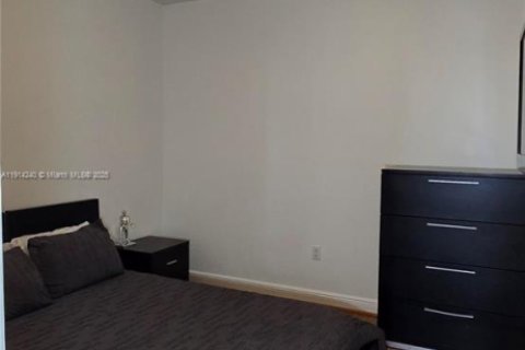 Condo in North Bay Village, Florida, 3 bedrooms  № 1970115 - photo 26