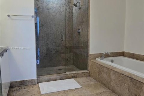 Condo in North Bay Village, Florida, 3 bedrooms  № 1970115 - photo 15