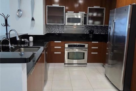 Condo in North Bay Village, Florida, 3 bedrooms  № 1970115 - photo 9