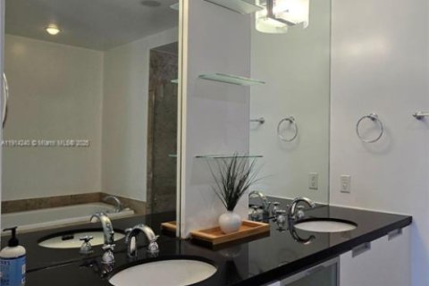 Condo in North Bay Village, Florida, 3 bedrooms  № 1970115 - photo 13