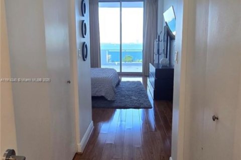 Condo in North Bay Village, Florida, 3 bedrooms  № 1970115 - photo 16