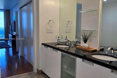 Condo in North Bay Village, Florida, 3 bedrooms  № 1970115 - photo 14