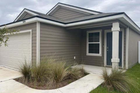 Villa ou maison à louer à Jacksonville, Floride: 3 chambres, 129.6 m2 № 885671 - photo 1