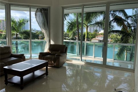 Снять в аренду кондоминиум в Санни-Айлс-Бич, Флорида 2 спальни, 165.92м2, № 2005382 - фото 7