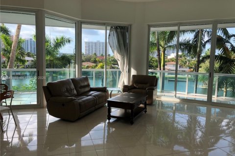 Снять в аренду кондоминиум в Санни-Айлс-Бич, Флорида 2 спальни, 165.92м2, № 2005382 - фото 15