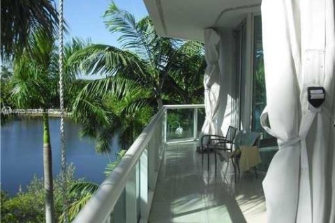 Снять в аренду кондоминиум в Санни-Айлс-Бич, Флорида 2 спальни, 165.92м2, № 2005382 - фото 2