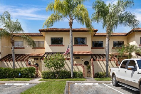 Townhouse in Sunrise, Florida 3 bedrooms, 140.47 sq.m. № 1804619 - photo 1