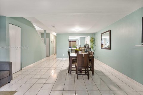 Townhouse in Sunrise, Florida 3 bedrooms, 140.47 sq.m. № 1804619 - photo 5