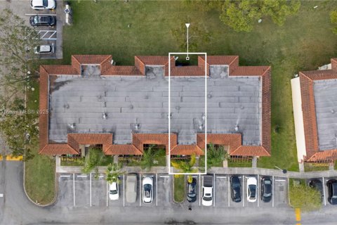 Townhouse in Sunrise, Florida 3 bedrooms, 140.47 sq.m. № 1804619 - photo 24