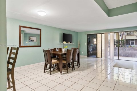 Townhouse in Sunrise, Florida 3 bedrooms, 140.47 sq.m. № 1804619 - photo 4