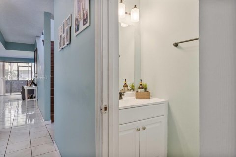 Townhouse in Sunrise, Florida 3 bedrooms, 140.47 sq.m. № 1804619 - photo 15