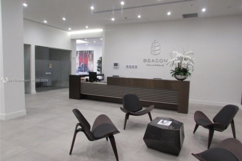 Oficina en alquiler en Hallandale Beach, Florida № 1100116 - foto 1