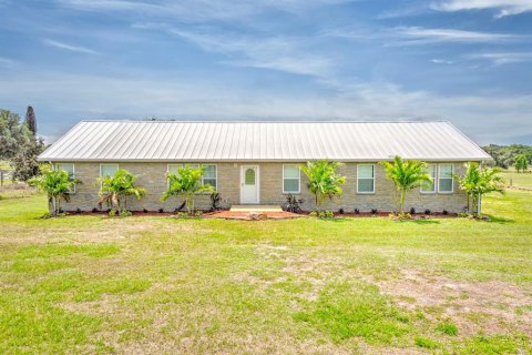 House in Wauchula, Florida 4 bedrooms, 204.76 sq.m. № 2323191