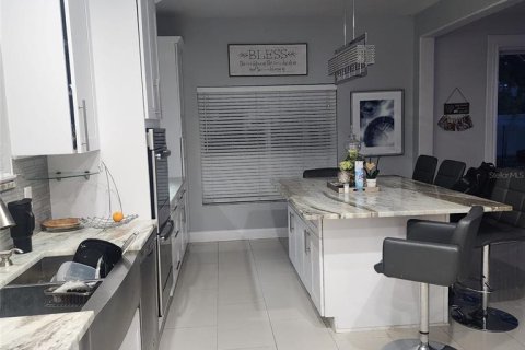 Casa en alquiler en Orlando, Florida, 4 dormitorios, 260.78 m2 № 1798593 - foto 12