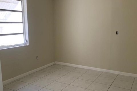 House in Miami, Florida 3 bedrooms, 119.57 sq.m. № 1684044 - photo 13