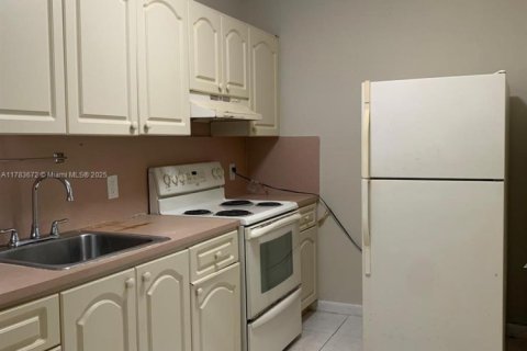 House in Miami, Florida 3 bedrooms, 119.57 sq.m. № 1684044 - photo 11