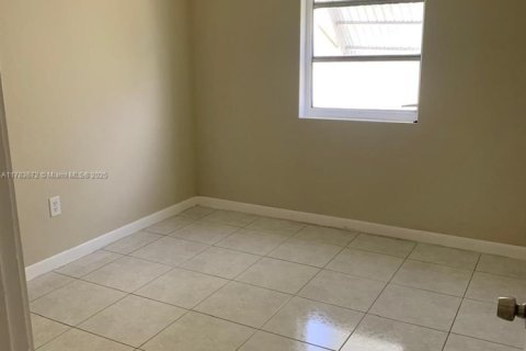 House in Miami, Florida 3 bedrooms, 119.57 sq.m. № 1684044 - photo 7