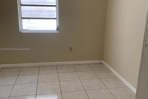 House in Miami, Florida 3 bedrooms, 119.57 sq.m. № 1684044 - photo 9