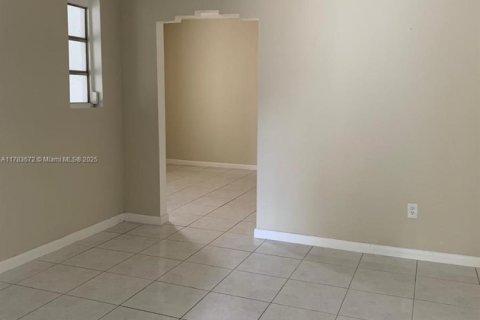 House in Miami, Florida 3 bedrooms, 119.57 sq.m. № 1684044 - photo 14