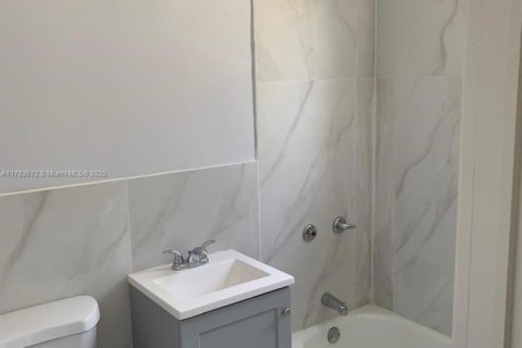House in Miami, Florida 3 bedrooms, 119.57 sq.m. № 1684044 - photo 5