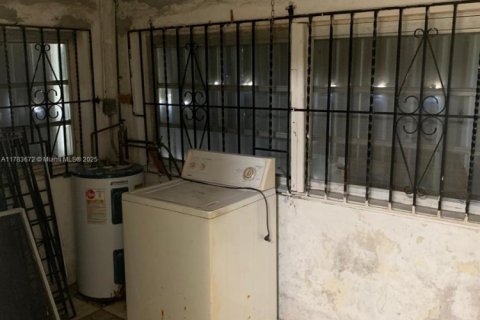 House in Miami, Florida 3 bedrooms, 119.57 sq.m. № 1684044 - photo 10