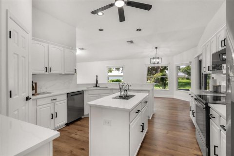 Casa en venta en Lady Lake, Florida, 3 dormitorios, 239.59 m2 № 1736385 - foto 18