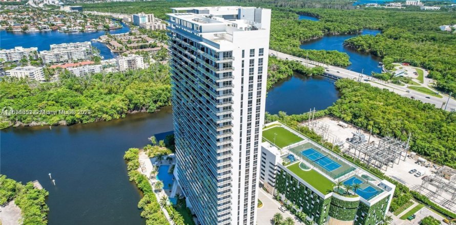 Condo à North Miami Beach, Floride, 3 chambres  № 2253078
