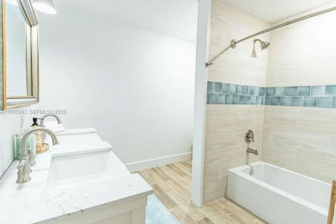 Купить виллу или дом в Исламорада, Вилладж оф Айлендс, Флорида 4 спальни, 243.78м2, № 1989141 - фото 18