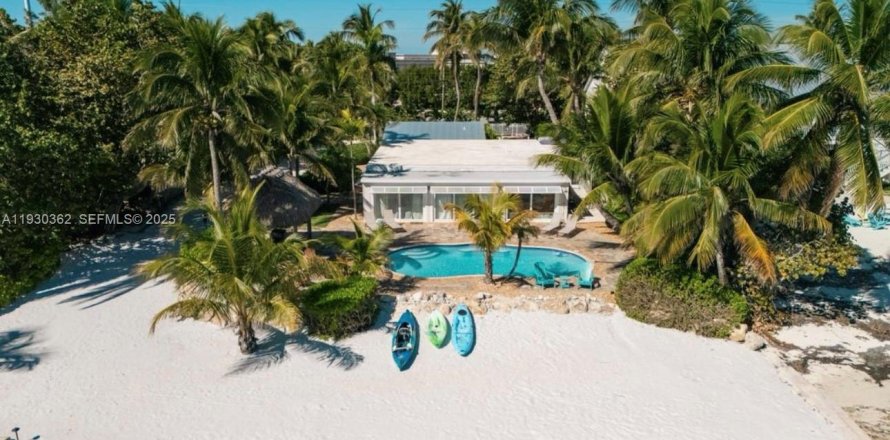 Дом в Исламорада, Вилладж оф Айлендс, Флорида 4 спальни, 243.78м2 № 1989141