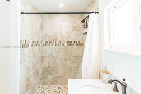 Купить виллу или дом в Исламорада, Вилладж оф Айлендс, Флорида 4 спальни, 243.78м2, № 1989141 - фото 17