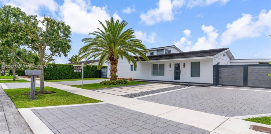 Villa ou maison à Miami, Floride 6 chambres, 306.48 m2 № 2075988