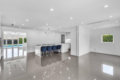 Villa ou maison à vendre à Miami, Floride: 6 chambres, 306.48 m2 № 2075988 - photo 20