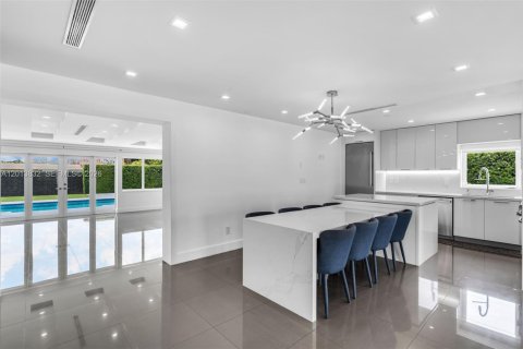 Villa ou maison à vendre à Miami, Floride: 6 chambres, 306.48 m2 № 2075988 - photo 23