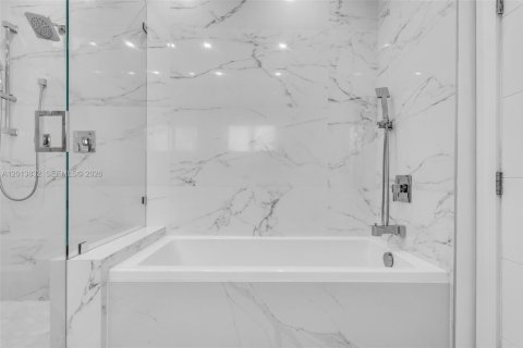 Villa ou maison à vendre à Miami, Floride: 6 chambres, 306.48 m2 № 2075988 - photo 10