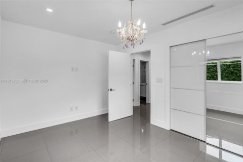Villa ou maison à vendre à Miami, Floride: 6 chambres, 306.48 m2 № 2075988 - photo 6