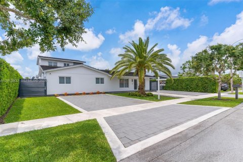 Villa ou maison à vendre à Miami, Floride: 6 chambres, 306.48 m2 № 2075988 - photo 17