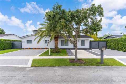 Villa ou maison à vendre à Miami, Floride: 6 chambres, 306.48 m2 № 2075988 - photo 18