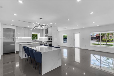 Villa ou maison à vendre à Miami, Floride: 6 chambres, 306.48 m2 № 2075988 - photo 19