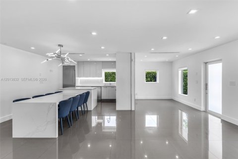 Villa ou maison à vendre à Miami, Floride: 6 chambres, 306.48 m2 № 2075988 - photo 21