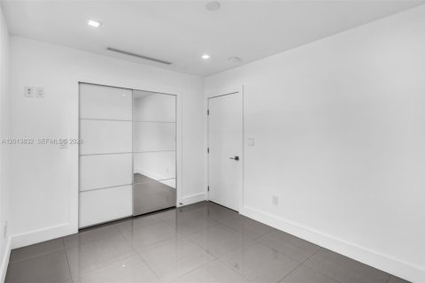 Villa ou maison à vendre à Miami, Floride: 6 chambres, 306.48 m2 № 2075988 - photo 4
