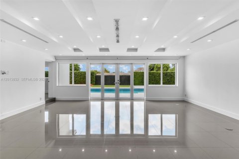 Villa ou maison à vendre à Miami, Floride: 6 chambres, 306.48 m2 № 2075988 - photo 25