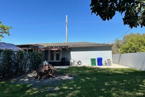 House in Miami, Florida 2 bedrooms, 188.03 sq.m. № 1996278 - photo 14