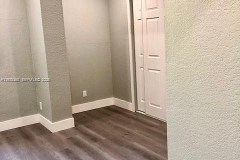 House in Miami, Florida 2 bedrooms, 188.03 sq.m. № 1996278 - photo 4