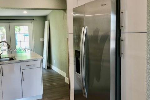 House in Miami, Florida 2 bedrooms, 188.03 sq.m. № 1996278 - photo 11