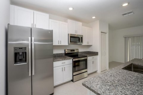 Villa ou maison à louer à Tampa, Floride: 4 chambres, 167.69 m2 № 2384481 - photo 8