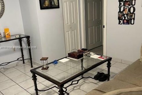 Immobilier commercial à vendre à Miami, Floride: 322.37 m2 № 2017364 - photo 12